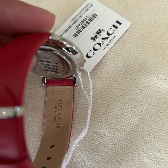 Beautiful ❤️ coach women watch - Picture 6 of 8